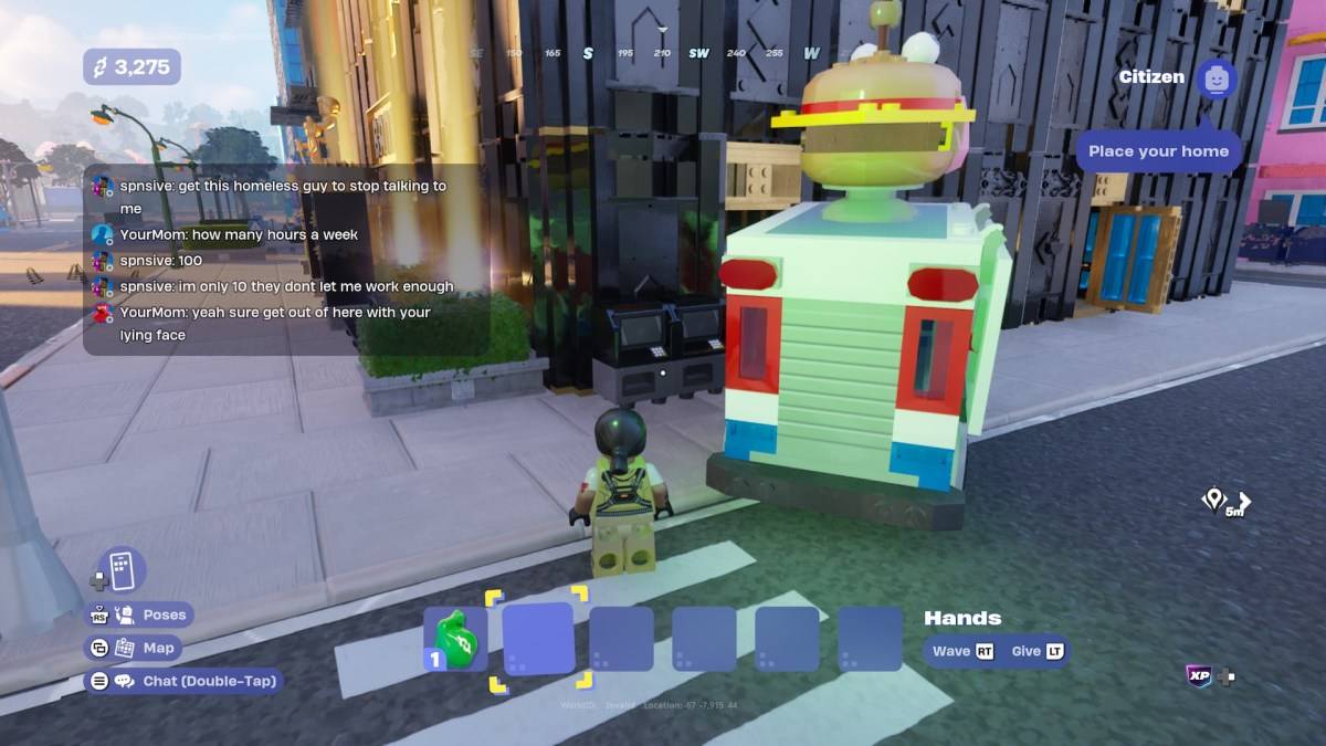 Isang ATM sa labas ng bangko sa Lego Fortnite Brick Life.