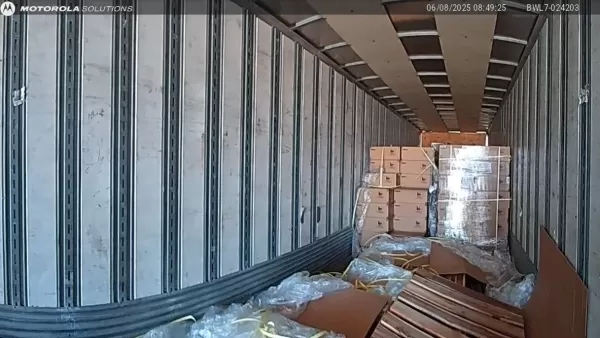 顯示遭破壞的Switch 2主機貨盤內部視圖